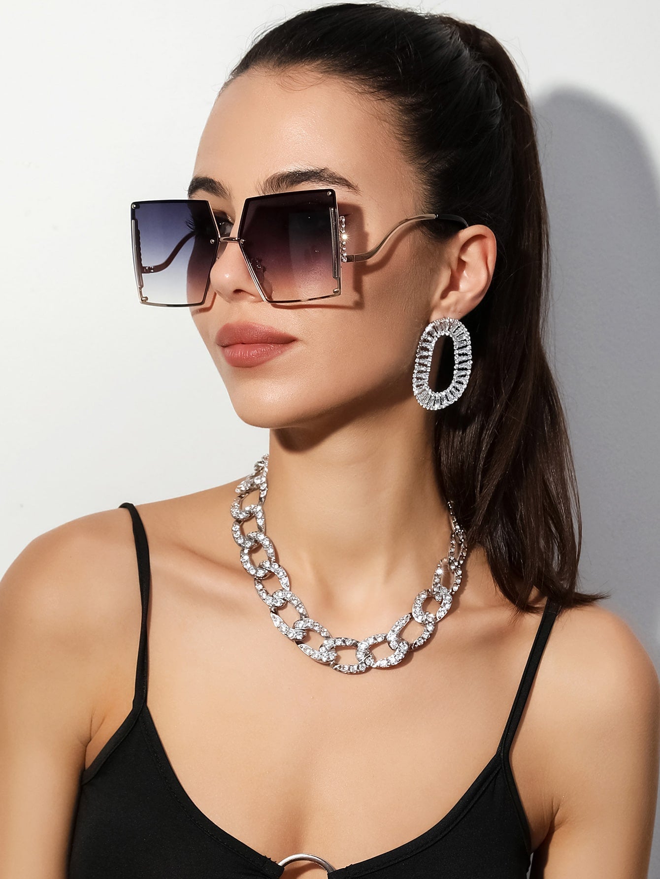 Chic Square Studded Frame Sungasses