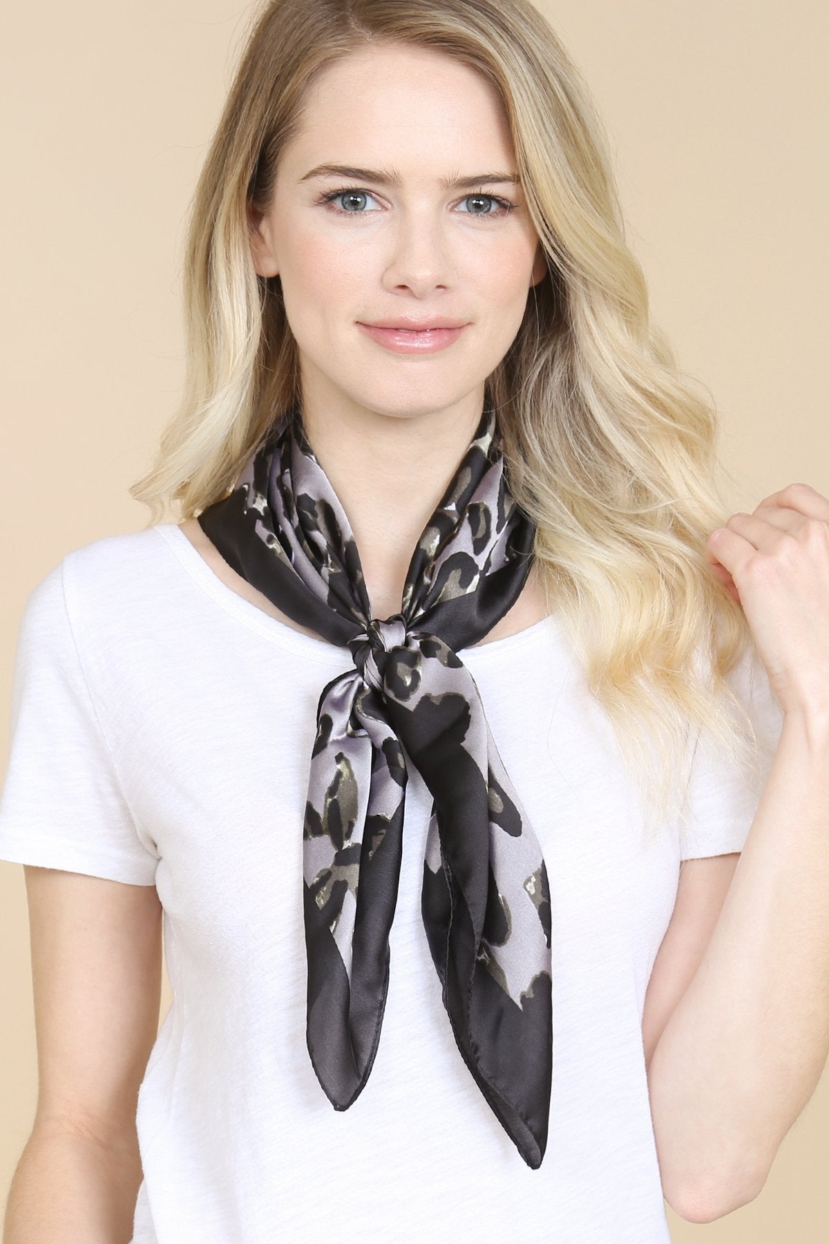 Gray Leopard Pattern Scarf