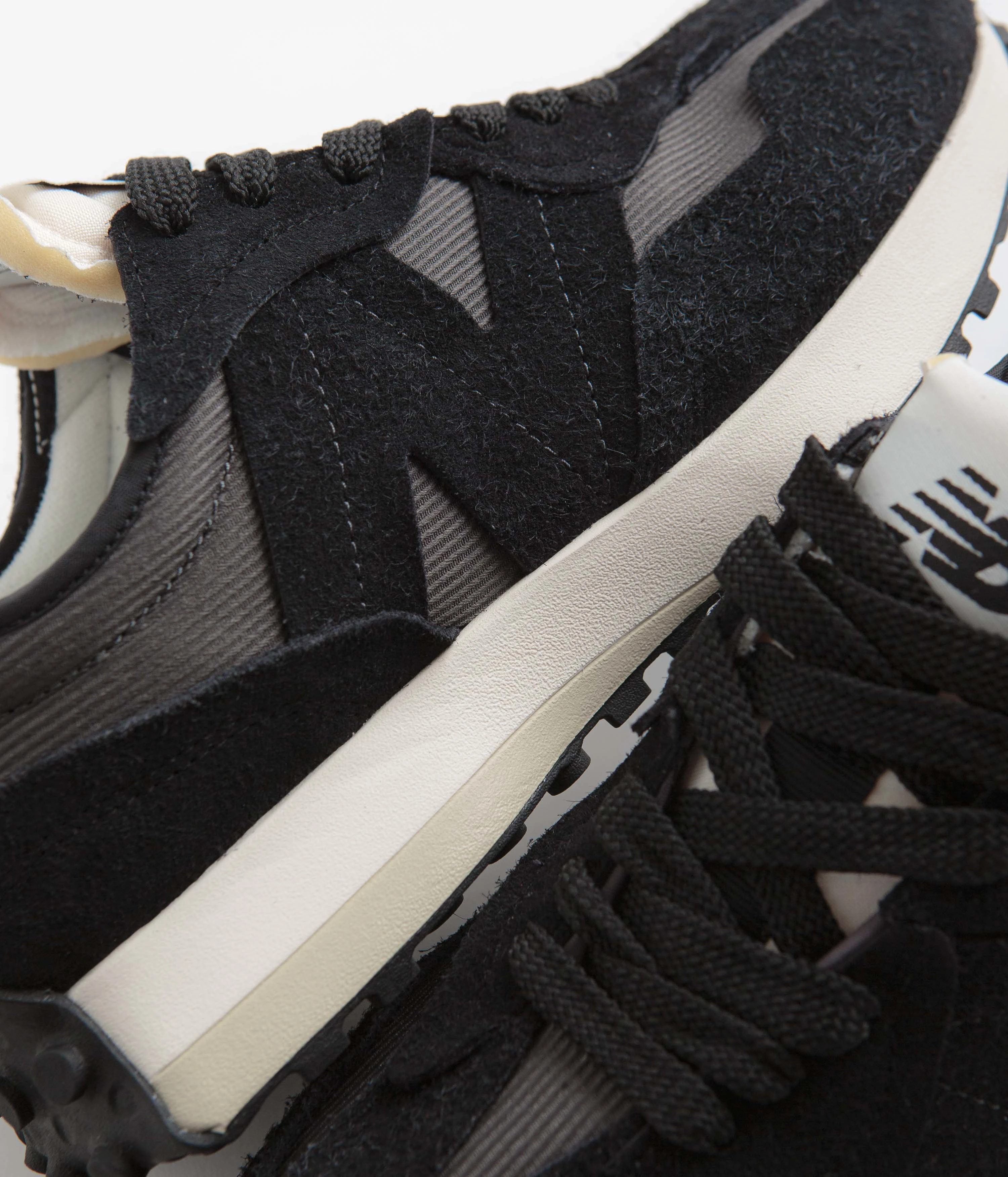 New Balance 327 Shoes - Black / Magnet