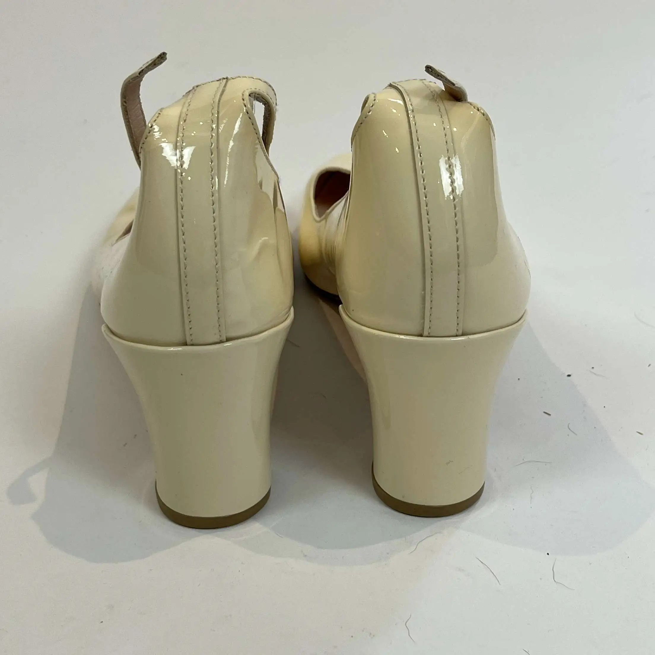 Repetto Cream Patent Leather Block Heel Pumps 39.5