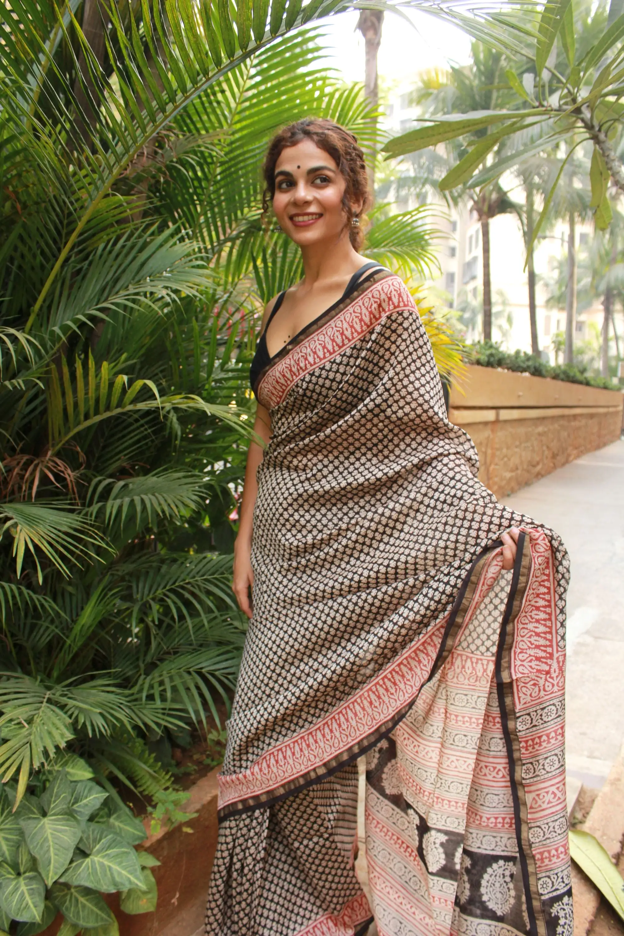 Roheda Buta black Syahi Begar Chanderi Saree